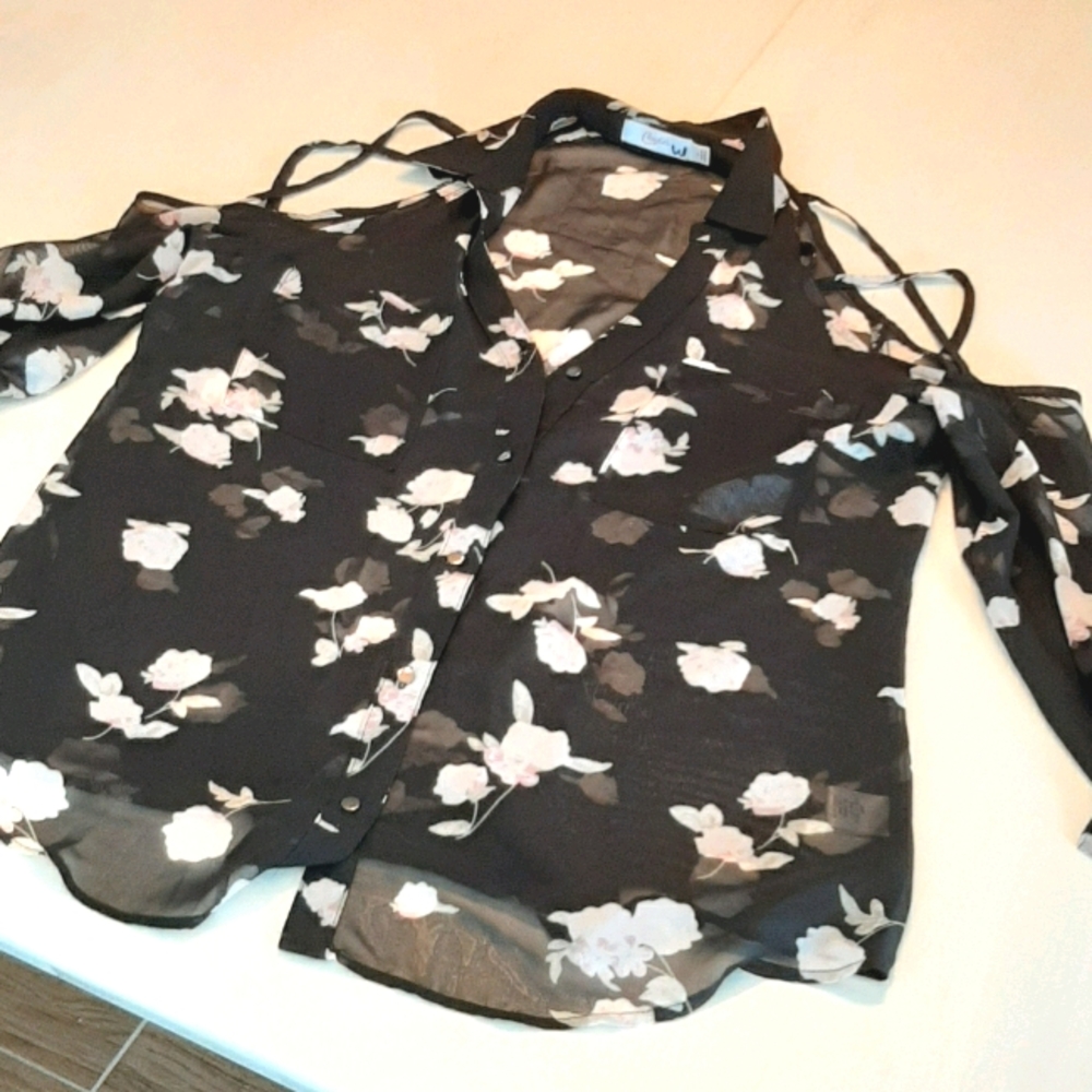 Candies cold shoulder sheer blouse L